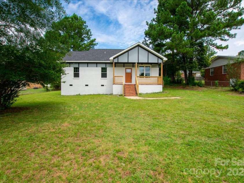 609 Maple Street, Chester, SC 29706.  MLS# CAR4280146, YatesRealty ID 32563. 