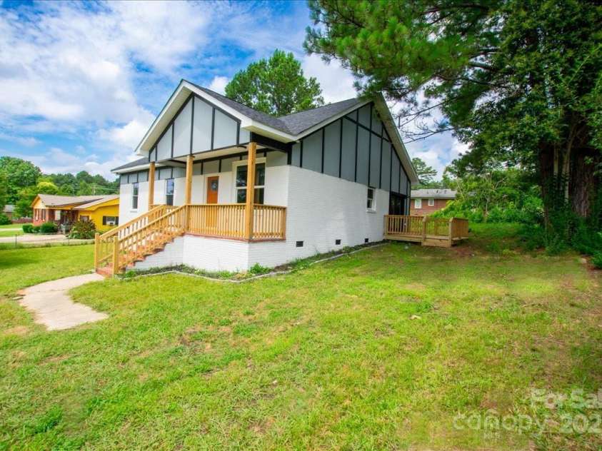 609 Maple Street, Chester, SC 29706.  MLS# CAR4280146, YatesRealty ID 32563. 