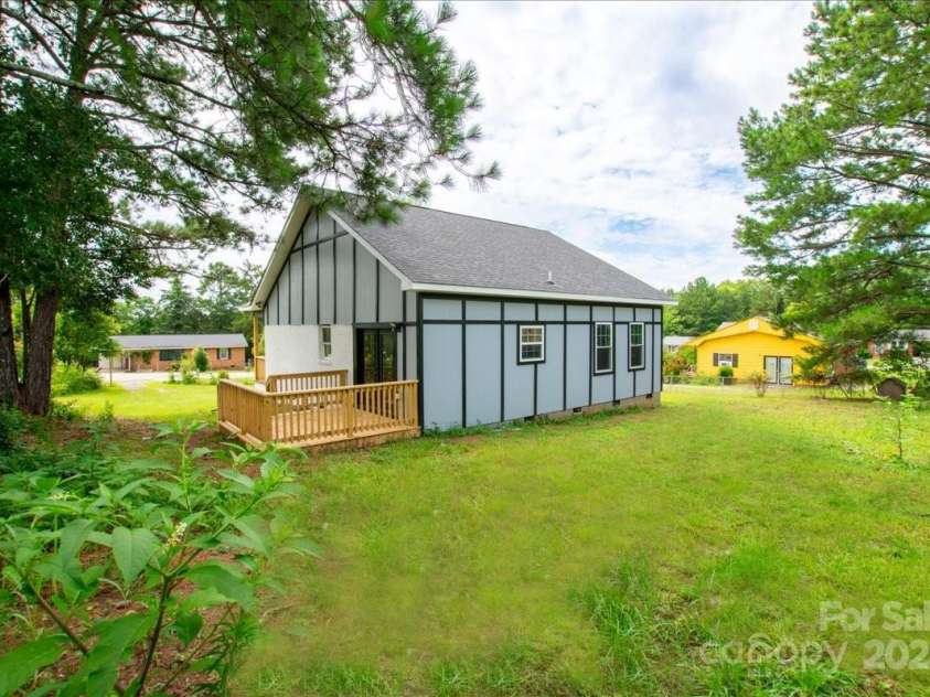 609 Maple Street, Chester, SC 29706.  MLS# CAR4280146, YatesRealty ID 32563. 