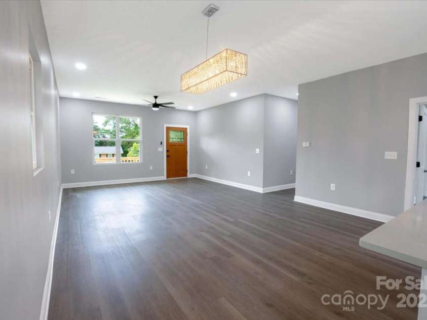 609 Maple Street, Chester, SC 29706.  MLS# CAR4280146, YatesRealty ID 32563. 