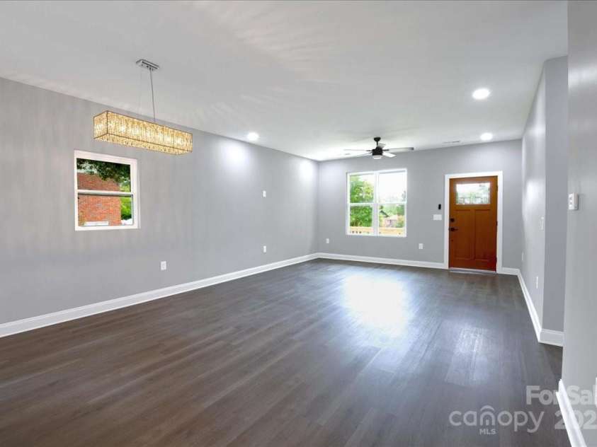 609 Maple Street, Chester, SC 29706.  MLS# CAR4280146, YatesRealty ID 32563. 