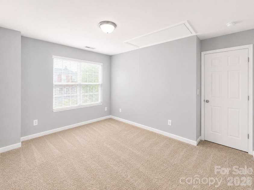 9815 Treeside Lane, Matthews, NC 28105.  MLS# CAR4395672, YatesRealty ID 32563. BR 3