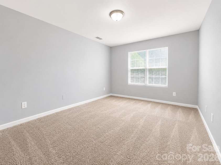 9815 Treeside Lane, Matthews, NC 28105.  MLS# CAR4395672, YatesRealty ID 32563. BR Main