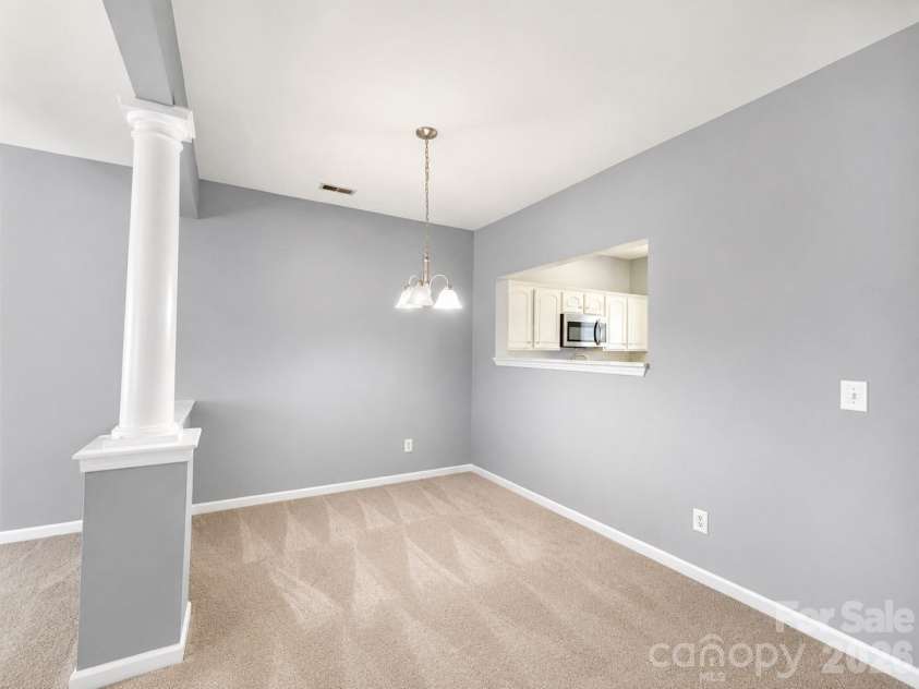 9815 Treeside Lane, Matthews, NC 28105.  MLS# CAR4395672, YatesRealty ID 32563. Dining Area