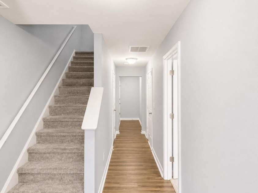 9815 Treeside Lane, Matthews, NC 28105.  MLS# CAR4395672, YatesRealty ID 32563. Foyer