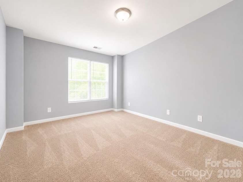 9815 Treeside Lane, Matthews, NC 28105.  MLS# CAR4395672, YatesRealty ID 32563. Owner BR