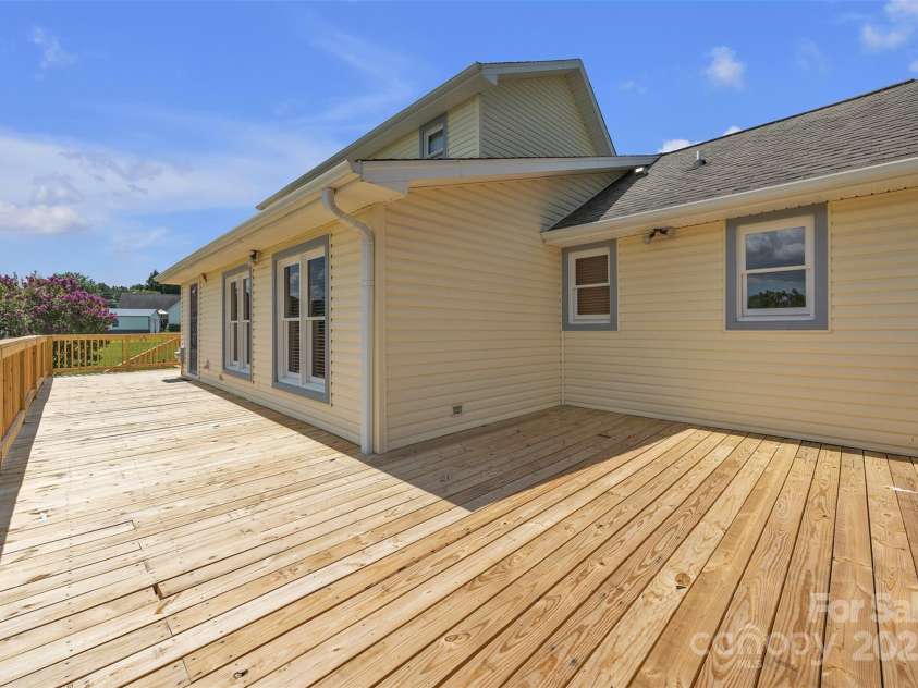 1144 Old Mountain Road, Statesville, NC 28677.  MLS# CAR4284201, YatesRealty ID 32564. 