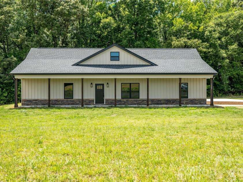 1643 Beamguard Road, Clover, SC 29710.  MLS# CAR4396109, YatesRealty ID 32565. 