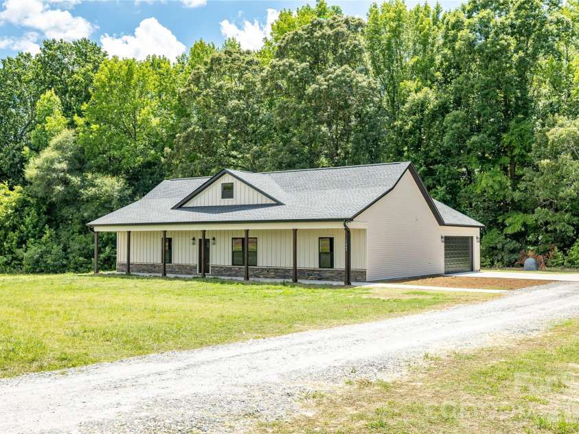 1643 Beamguard Road, Clover, SC 29710.  MLS# CAR4396109, YatesRealty ID 32565. 