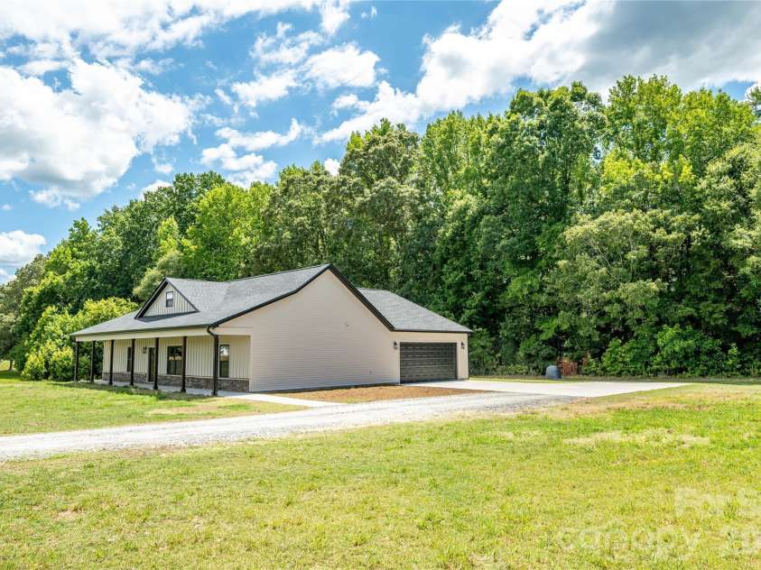 1643 Beamguard Road, Clover, SC 29710.  MLS# CAR4396109, YatesRealty ID 32565. 