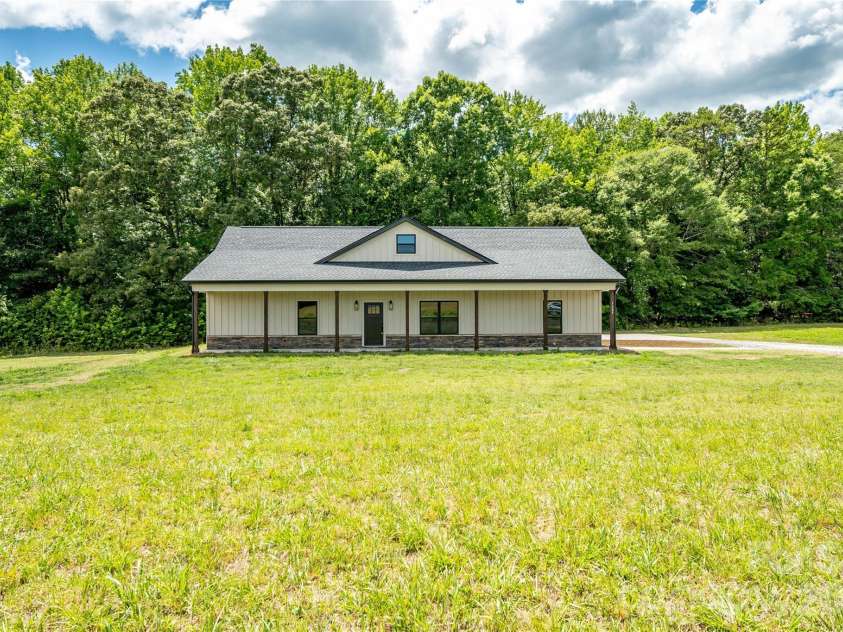1643 Beamguard Road, Clover, SC 29710.  MLS# CAR4396109, YatesRealty ID 32565. 