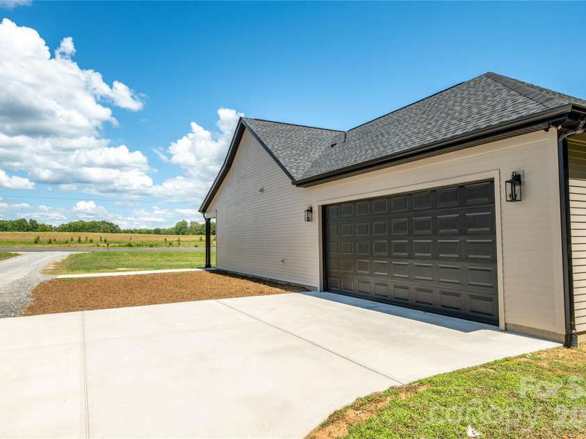1643 Beamguard Road, Clover, SC 29710.  MLS# CAR4396109, YatesRealty ID 32565. 