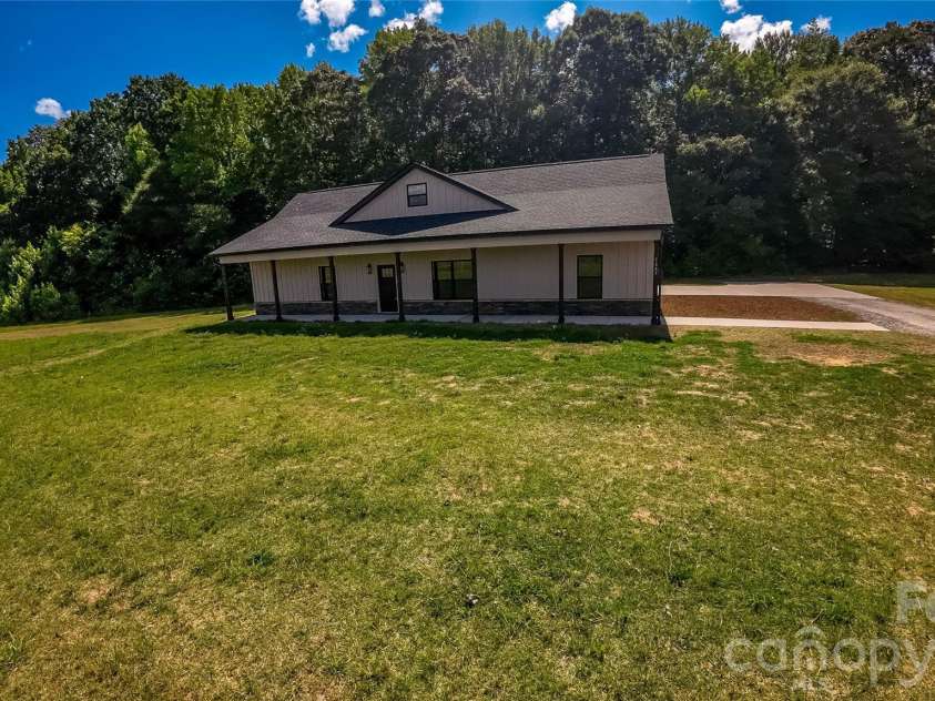 1643 Beamguard Road, Clover, SC 29710.  MLS# CAR4396109, YatesRealty ID 32565. 