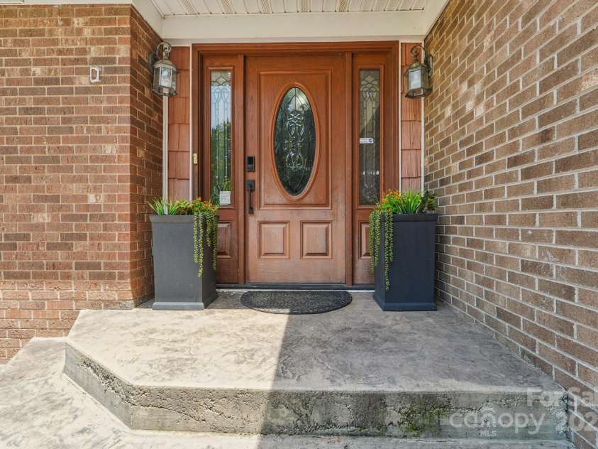 327 Johnson Dairy Road, Mooresville, NC 28115.  MLS# CAR4274848, YatesRealty ID 32565. 