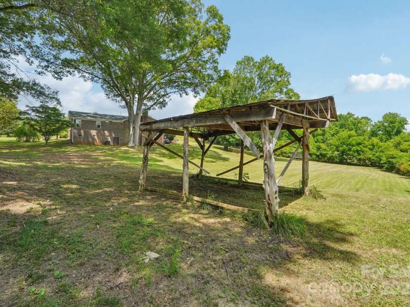 327 Johnson Dairy Road, Mooresville, NC 28115.  MLS# CAR4318110, YatesRealty ID 32565. 