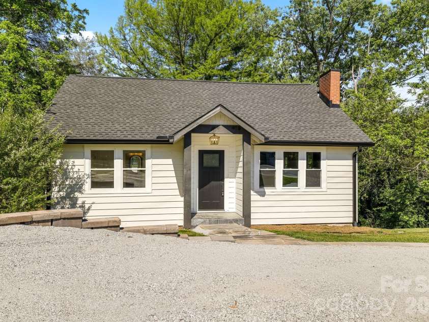 523 Harrison Avenue, Franklin, NC 28734.  MLS# CAR4396219, YatesRealty ID 32566. 