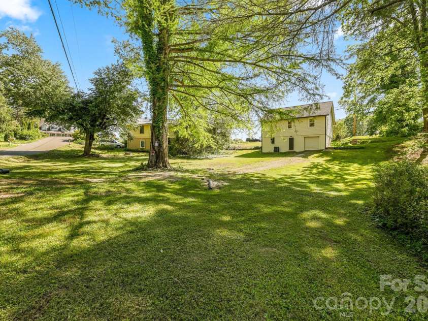 523 Harrison Avenue, Franklin, NC 28734.  MLS# CAR4396219, YatesRealty ID 32566. 