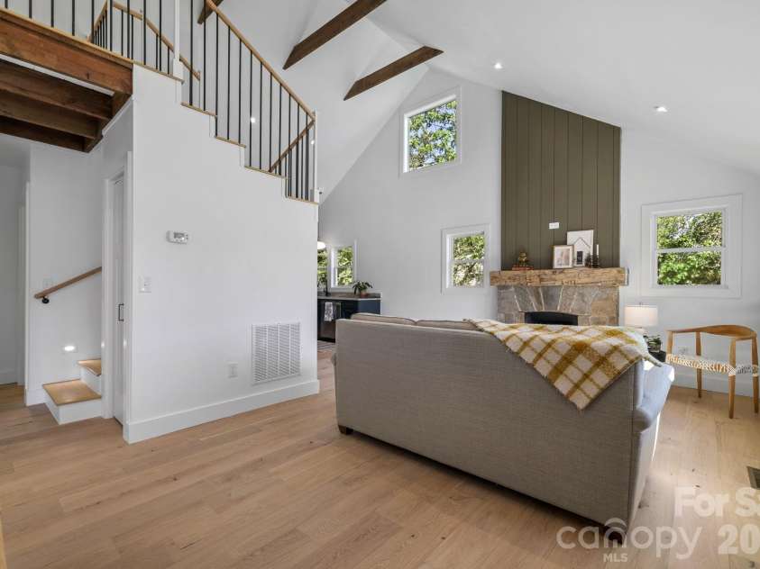 523 Harrison Avenue, Franklin, NC 28734.  MLS# CAR4396219, YatesRealty ID 32566. 