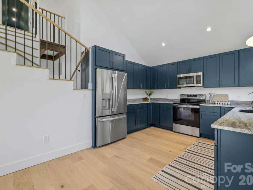 523 Harrison Avenue, Franklin, NC 28734.  MLS# CAR4396219, YatesRealty ID 32566. 