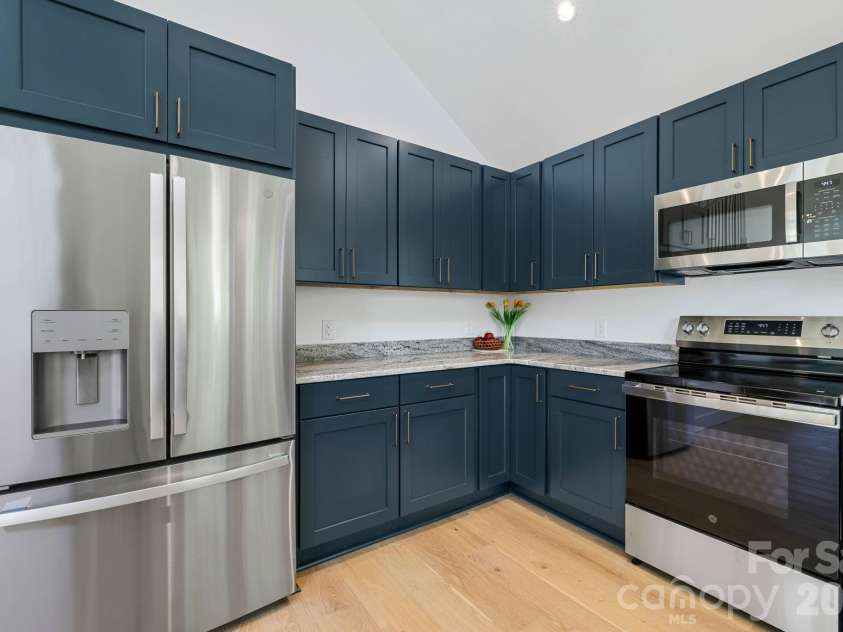 523 Harrison Avenue, Franklin, NC 28734.  MLS# CAR4396219, YatesRealty ID 32566. 