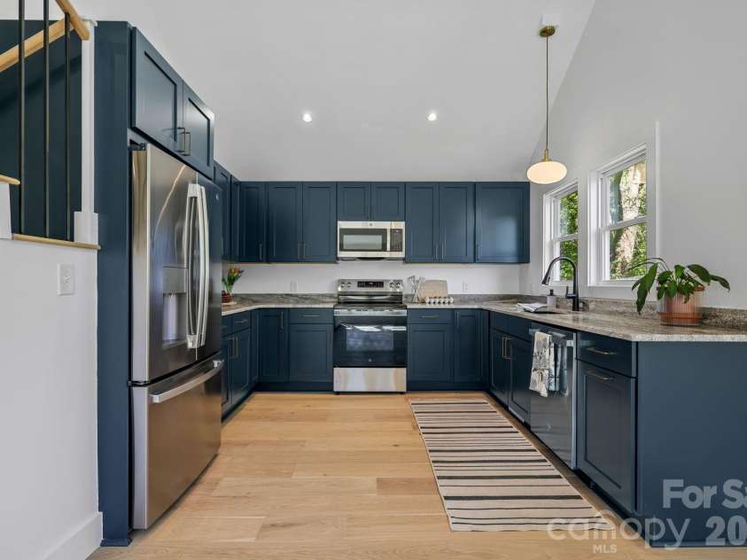 523 Harrison Avenue, Franklin, NC 28734.  MLS# CAR4396219, YatesRealty ID 32566. 