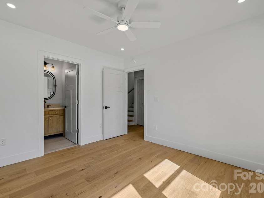 523 Harrison Avenue, Franklin, NC 28734.  MLS# CAR4396219, YatesRealty ID 32566. 
