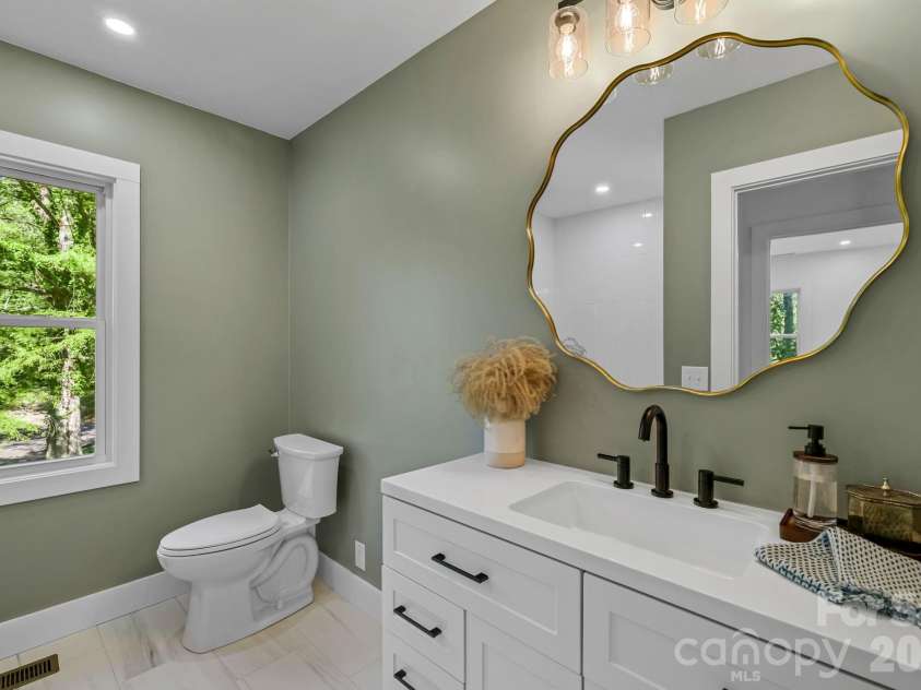 523 Harrison Avenue, Franklin, NC 28734.  MLS# CAR4396219, YatesRealty ID 32566. 