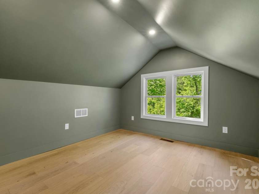 523 Harrison Avenue, Franklin, NC 28734.  MLS# CAR4396219, YatesRealty ID 32566. 