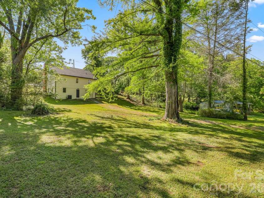 523 Harrison Avenue, Franklin, NC 28734.  MLS# CAR4396219, YatesRealty ID 32566. 
