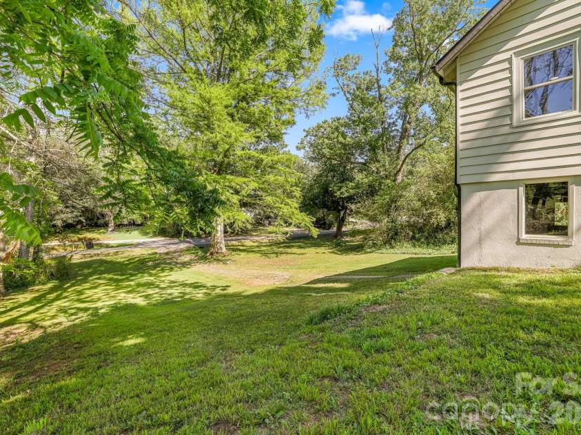 523 Harrison Avenue, Franklin, NC 28734.  MLS# CAR4396219, YatesRealty ID 32566. 