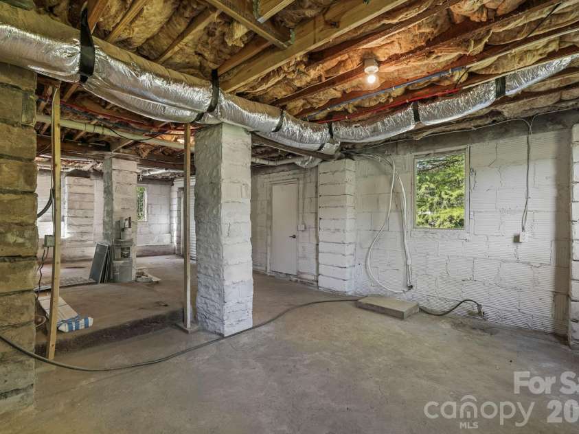523 Harrison Avenue, Franklin, NC 28734.  MLS# CAR4396219, YatesRealty ID 32566. 