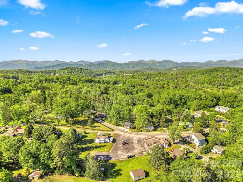 523 Harrison Avenue, Franklin, NC 28734.  MLS# CAR4396219, YatesRealty ID 32566. 