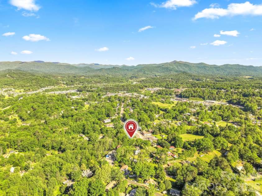523 Harrison Avenue, Franklin, NC 28734.  MLS# CAR4396219, YatesRealty ID 32566. 