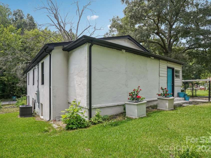 301 Lee Avenue, Bessemer City, NC 28016.  MLS# CAR4284850, YatesRealty ID 32567. 