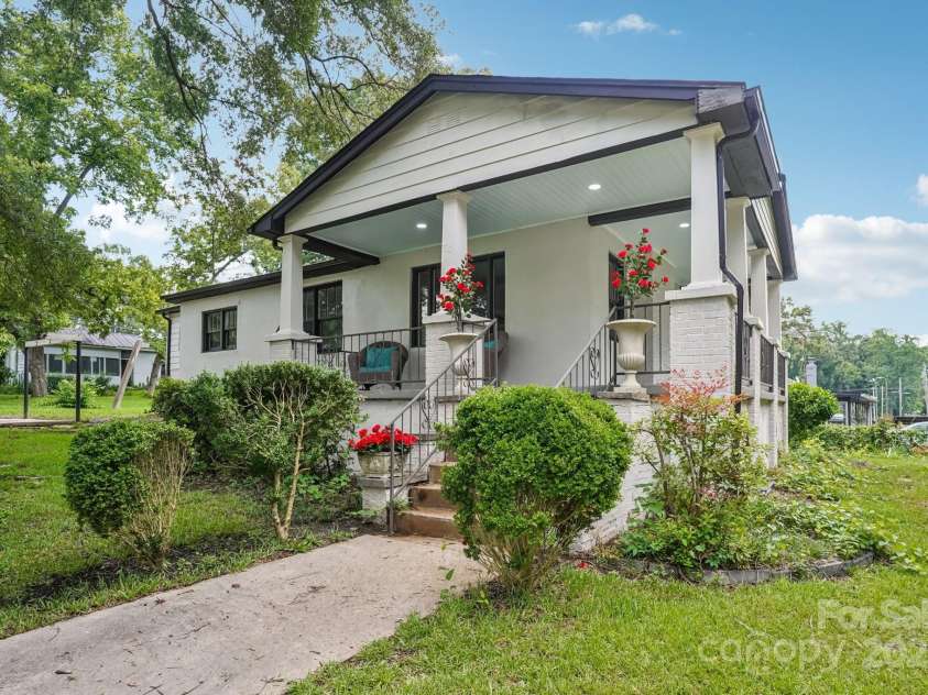 301 Lee Avenue, Bessemer City, NC 28016.  MLS# CAR4284850, YatesRealty ID 32567. 
