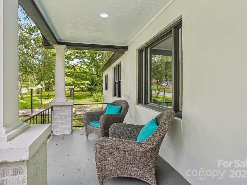 301 Lee Avenue, Bessemer City, NC 28016.  MLS# CAR4284850, YatesRealty ID 32567. 