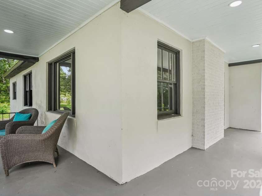 301 Lee Avenue, Bessemer City, NC 28016.  MLS# CAR4284850, YatesRealty ID 32567. 