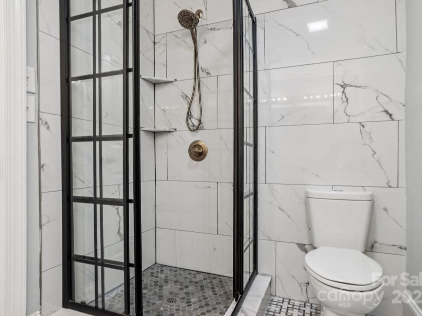 301 Lee Avenue, Bessemer City, NC 28016.  MLS# CAR4284850, YatesRealty ID 32567. 