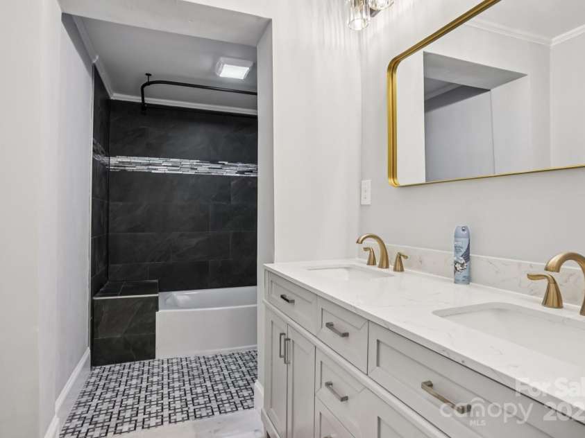 301 Lee Avenue, Bessemer City, NC 28016.  MLS# CAR4284850, YatesRealty ID 32567. 