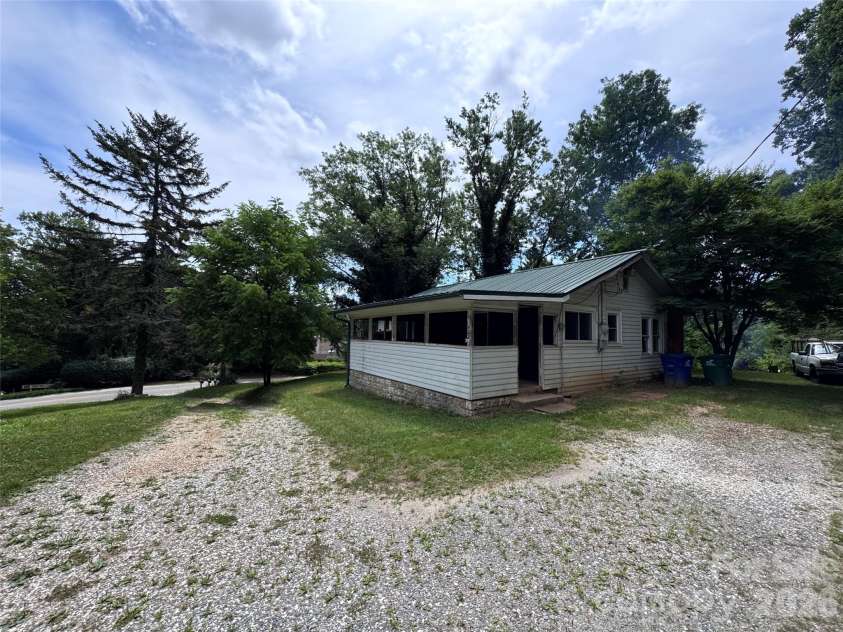 400 & 402 Sharon Road, Fairview, NC 28730.  MLS# CAR4397004, YatesRealty ID 32568. 