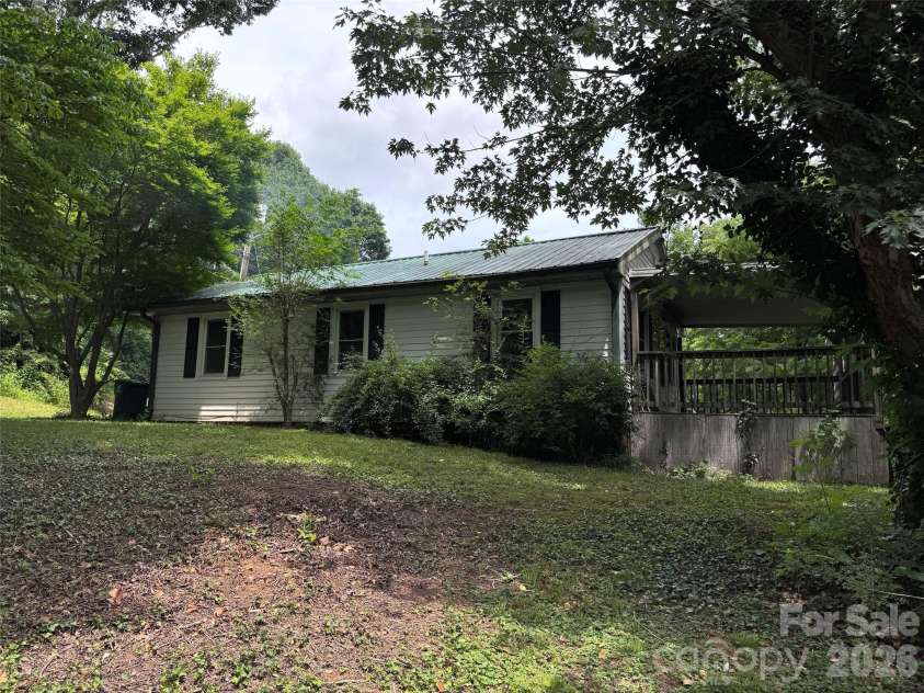 400 & 402 Sharon Road, Fairview, NC 28730.  MLS# CAR4397004, YatesRealty ID 32568. 