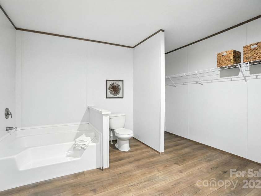 161 Crepe Myrtle Lane, Wadesboro, NC 28170.  MLS# CAR4278940, YatesRealty ID 32569. Garden Tub