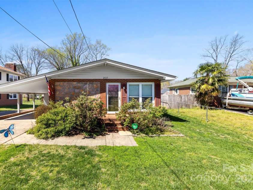 207 Sims Street, Kings Mountain, NC 28086.  MLS# CAR4240504, YatesRealty ID 3257. 
