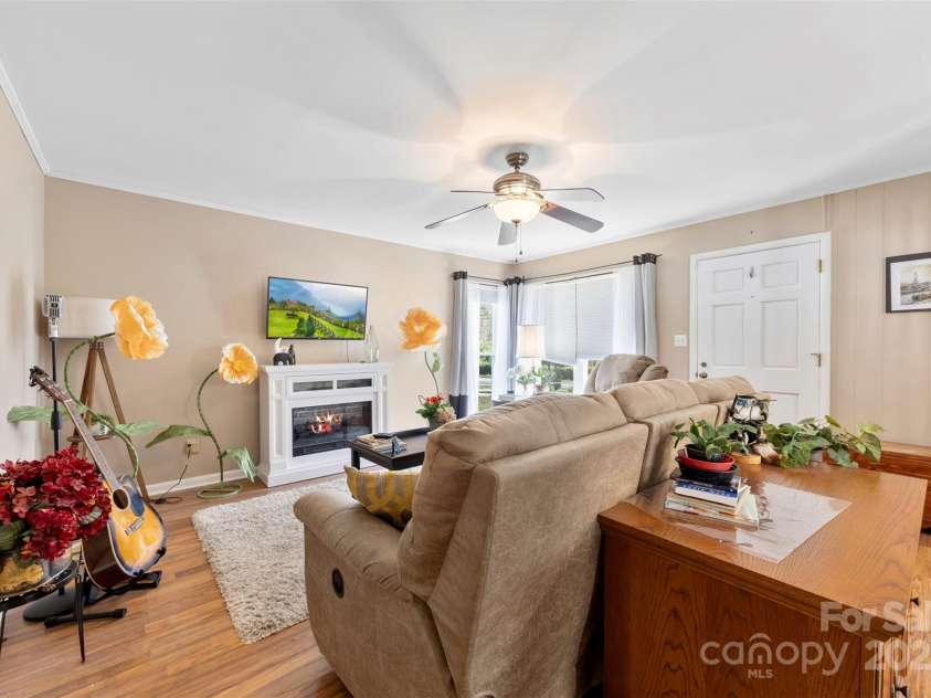 207 Sims Street, Kings Mountain, NC 28086.  MLS# CAR4240504, YatesRealty ID 3257. 