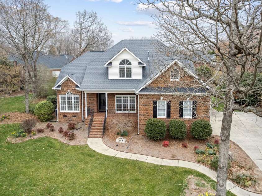 219 Falcon Ridge, Matthews, NC 28104.  MLS# CAR4352730, YatesRealty ID 3257. 