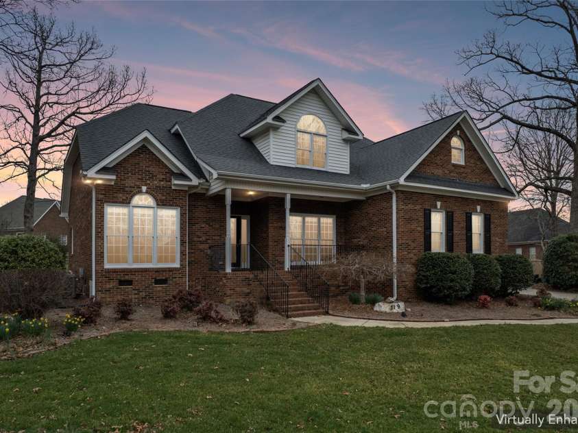 219 Falcon Ridge, Matthews, NC 28104.  MLS# CAR4352730, YatesRealty ID 3257. 
