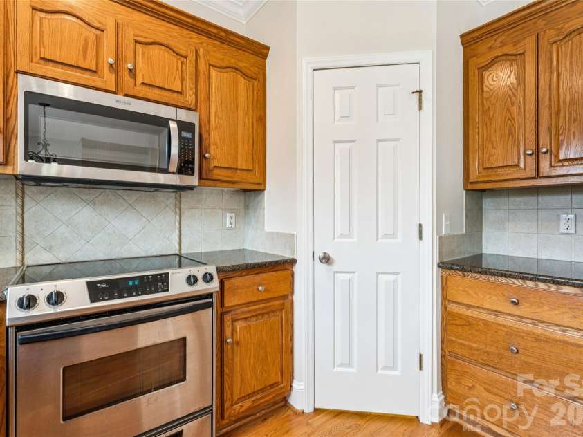 219 Falcon Ridge, Matthews, NC 28104.  MLS# CAR4352730, YatesRealty ID 3257. 