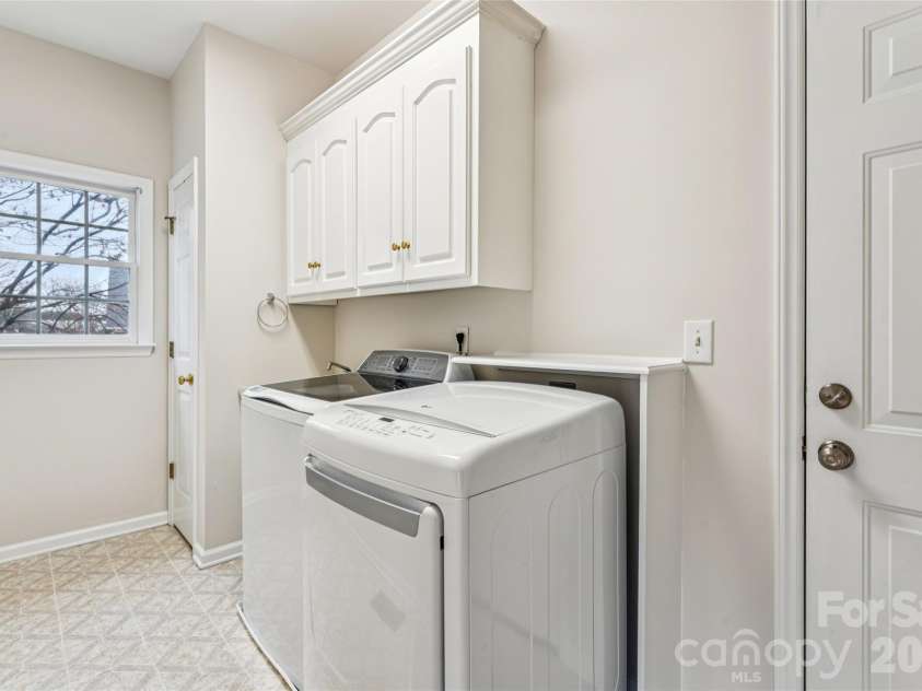 219 Falcon Ridge, Matthews, NC 28104.  MLS# CAR4352730, YatesRealty ID 3257. 