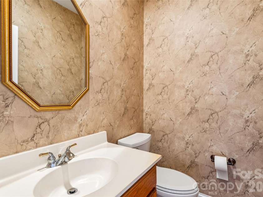 219 Falcon Ridge, Matthews, NC 28104.  MLS# CAR4352730, YatesRealty ID 3257. 