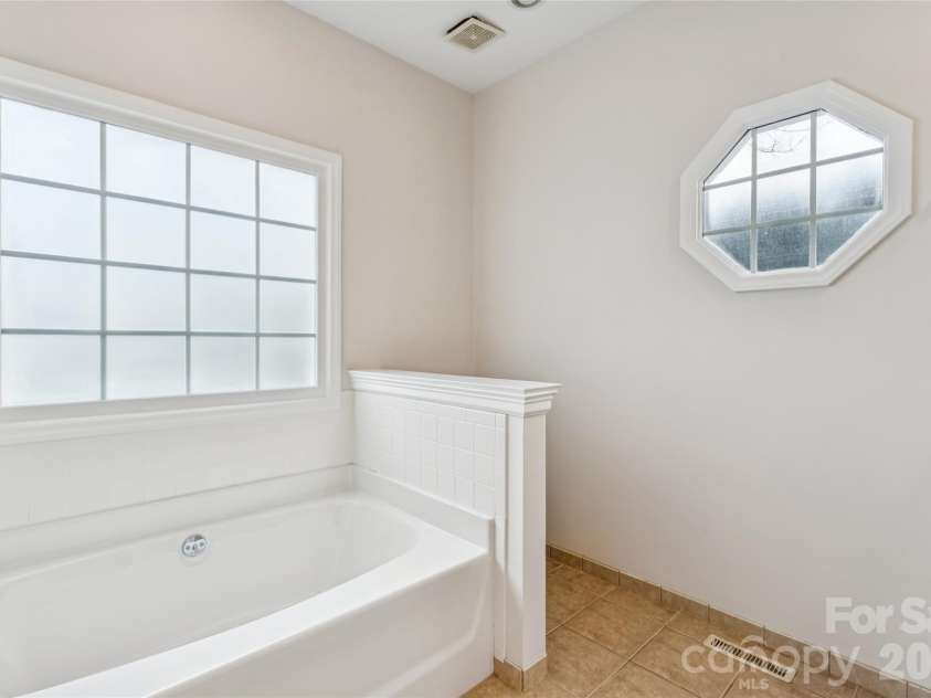 219 Falcon Ridge, Matthews, NC 28104.  MLS# CAR4352730, YatesRealty ID 3257. 